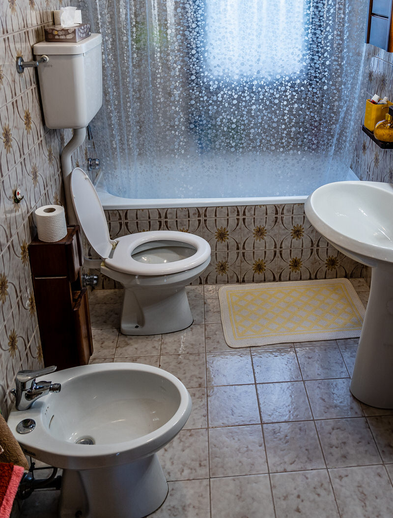 Italian Bathroom With Freestanding or Standalone Bidet